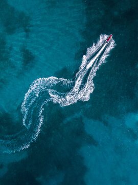 Moto de agua en el mar.