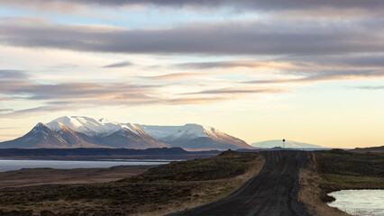 Fototapeta na wymiar Iceland sunset Vibes Tjörn gravelroad 711