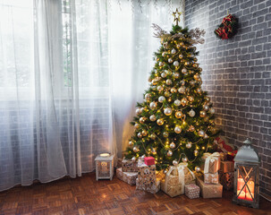 Decorated Christmas Tree at Home - 544086040