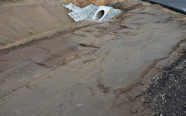 A newly built road, on the layer of which you can see successive layers of screed and asphalt...