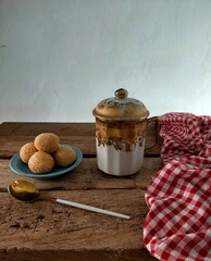 coffee and cake, spoon and napkin on thetable