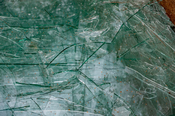 Bruchglas im Wertstoff Container