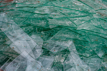 Bruchglas im Wertstoff Container