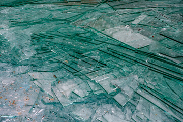 Bruchglas im Wertstoff Container