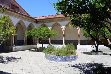 Bäume im Kreuzgang des Convento de Cristo in Tomar	
