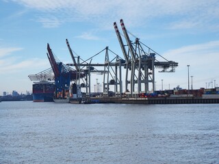 Fototapeta na wymiar Port of Hamburg, container loading