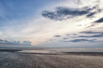 Zelfklevend Fotobehang Shoreline of Ameland Island, with view over the wadden sea © atosan