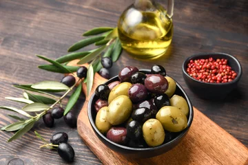 Foto op Plexiglas Mixed green olives and black olives with olive oil, healthy eating antioxidants © KEA