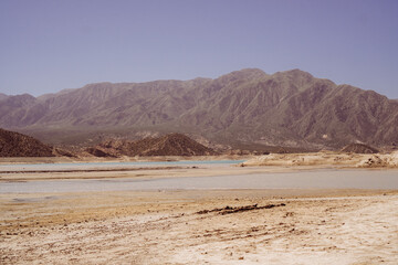 Fototapeta na wymiar Amazing shot of Potrerillos Lake in Mendoza, Argentina
