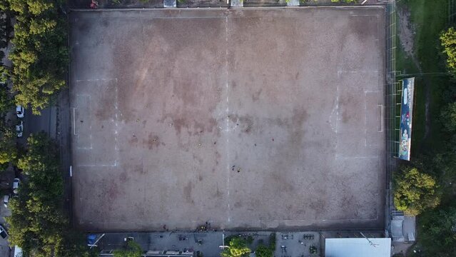 campo de futebol de barro 