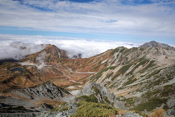 Fototapeta premium Panoramic view of Mt. Tateyama with colored leaves that look like a painting