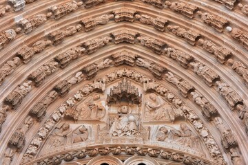 Batalha Monastery portal archivolts depicting God holding an orb in the center flanked by four Evangelists, surrounded by bands of angels, kings, saints and prophets, Batalha, Portugal - obrazy, fototapety, plakaty