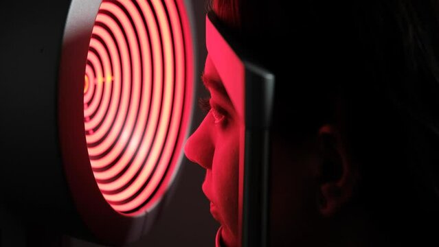 A red light eye test