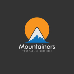 Fototapeta na wymiar Simple modern mountain adventure logo design.Mountain logo design vector illustration, outdoor adventure . Vector graphic for t shirt and other uses.