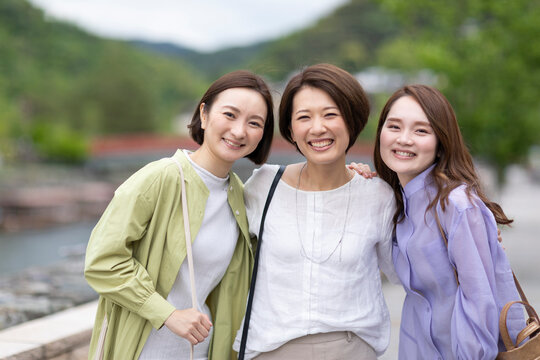 「3人組」の画像 - 322 件の Stock 写真、ベクターおよびビデオ | Adobe Stock