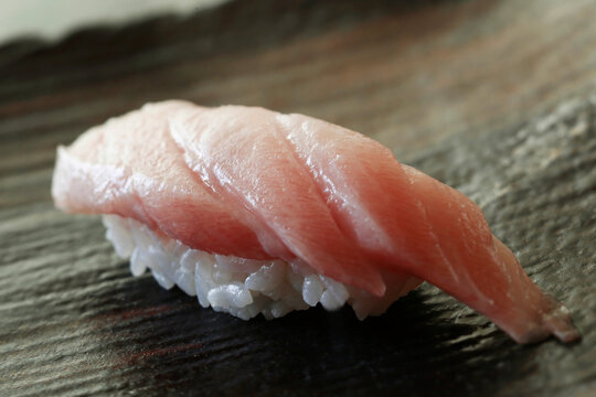 中トロの握り寿司