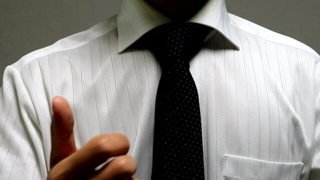 人を呼ぶビジネスマン