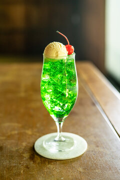 クリームソーダ写真集　 VINTAGE CREAM SODA / クリームソーダ 純喫茶めぐり | 難波 里奈 |本 | 通販 | Amazon