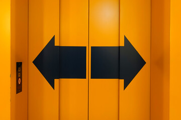 Doppelpfeil Symbol Lift Türe öffnen
