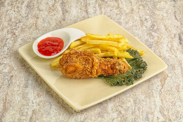 Crispy chicken leg with fry potato
