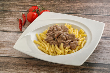 Creamy chicken liver with pasta