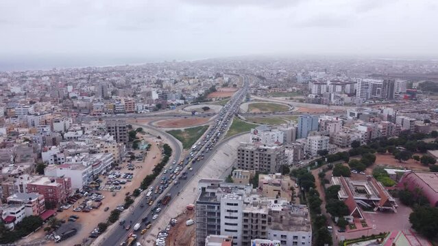 Ville de Dakar, Afrique, traffic et bouchon 4 - Shot taken with drone