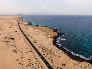 Luftaufnahme der Sanddünen in Fuerteventura bei Corralejo