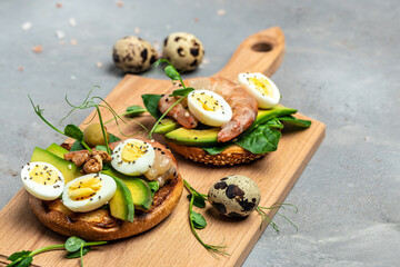 open sanwich with wholemeal bread, egg, spinach, avocado, shrimps, Ketogenic breakfast. superfood concept. Healthy, clean eating. top view. place for text