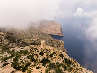 Luftaufnahme vom Wachturm Albercutx auf Mallorca