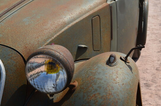 Vieille voiture Simca au "R&eacute;troFestival " &agrave; Caen (Calvados - Normandie - France) - Juin 2015