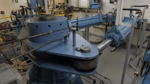 Steering gear and linkage rod of rudder angle transmitter