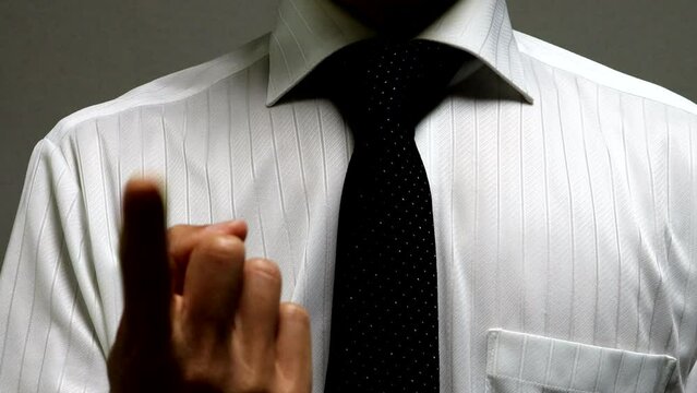 人を呼ぶビジネスマン