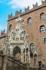 Fototapeta na wymiar The beautiful Arche Scaligere in Verona