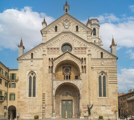 Fototapeta na wymiar The beautiful Duomo of Verona