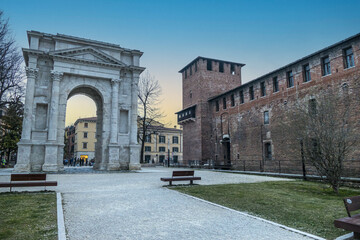 Fototapeta na wymiar The Arch of Gavi in Verona at sunset