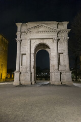 Fototapeta na wymiar The Arch of Gavi in Verona illuminated at night