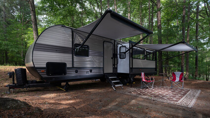Travel trailer at a campsite in North Carolina - obrazy, fototapety, plakaty