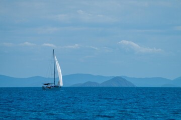 travelling in the great barrier reef in queensland australia on yachts and boats