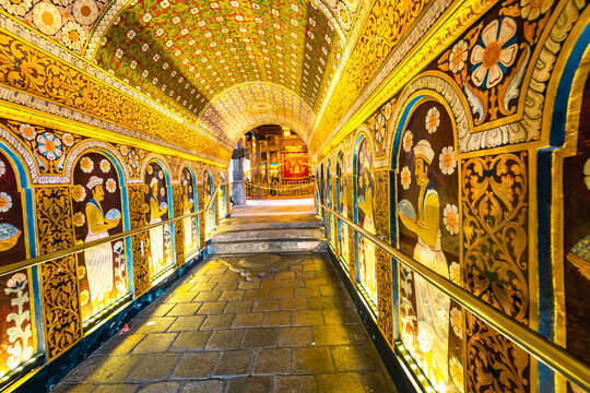 Temple of the Tooth Relic, famous temple housing tooth relic of the Buddha, UNESCO World Heritage Site, Kandy, Sri Lanka, Asia.