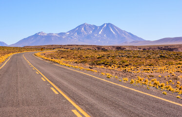 estrada no deserto do atacama, chile