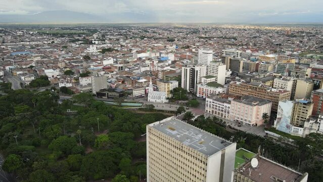 Ciudad de Santiago de Cali, iglesia Ermita y boulevard del rio
