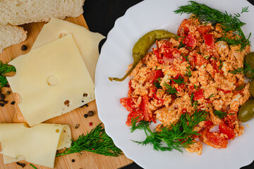 Scrambled eggs and sandwiches breakfast options