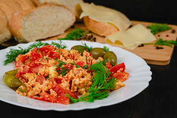 Scrambled eggs and sandwiches breakfast options