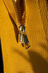 Fermeture à glissière, fermeture éclair sur sac à main jaune