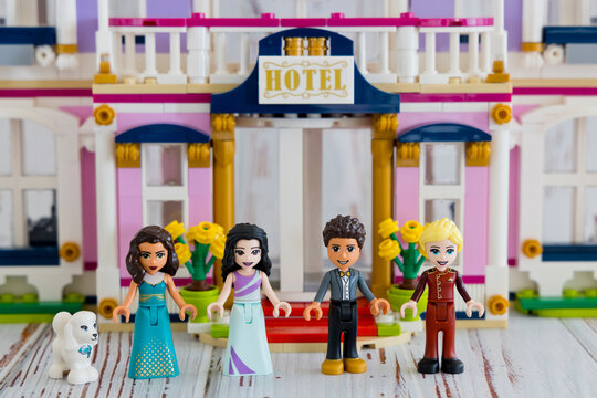 Dortmund - Deutschland 7. November 2022 Lego Hotel mit Team vor der Tür	