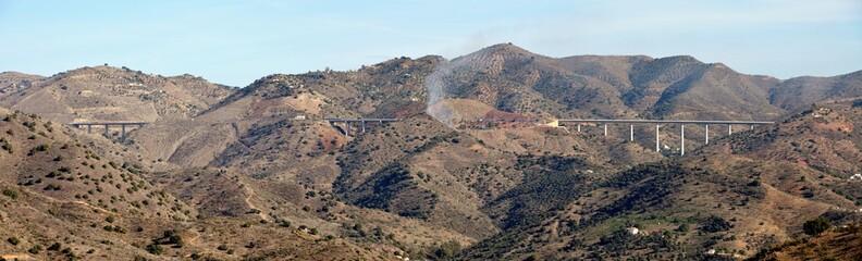 Panorama del puente de la autopista AP-46 desde la carretera de Almogía, Málaga, Andalucía, España.