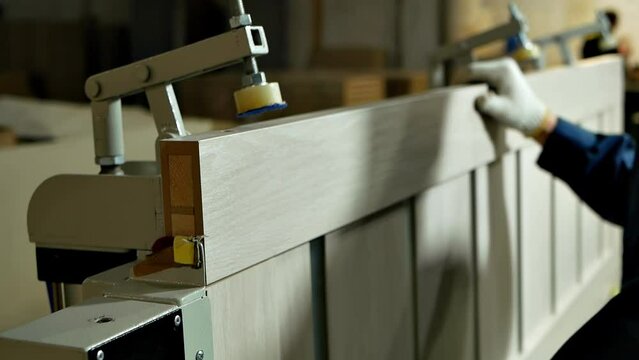 wood industry
manufacture of wooden products
a wooden door assembly machine clamps the parts for further bonding
modern production