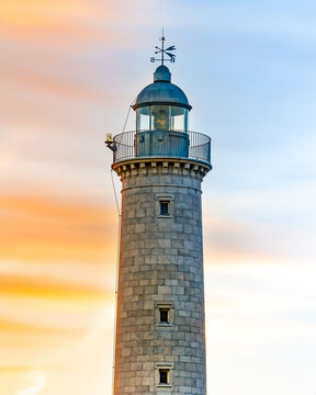 Faro de Vilanova i la Geltr&uacute; al atardecer