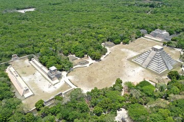 Zona Arqueológica d
e Chichén-Itzá, Yucatán. México  - obrazy, fototapety, plakaty
