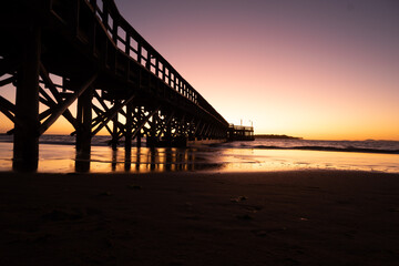 Atardecer en la playa con vista desde el mar